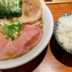 焼きあご煮干しらぁめん はなかぜ - 