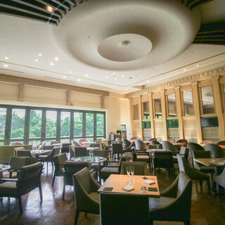 (Terrace seating also available) An open interior with a view of the garden from every seat