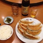 銀座天龍 - 餃子定食に瓶ビールをオーダーしました