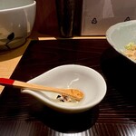 麺 みつヰ - おろしそば（冷）の味変ネギ油