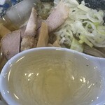 Sharin - 出汁強め。塩味も強め。これは言うならば素麺の「つけ汁」的な存在。一応、レンゲがあるが飲むものではないかもしれない。