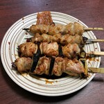 鳥平 - ネギマとぼんじり。