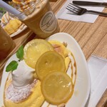 smoothie&sweets chiii - はちみつレモンのパンケーキとキャラメルスムージー☆ウマです！