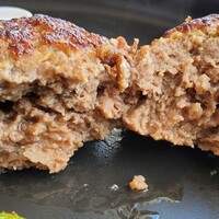 鉄板焼レストラン八景 - 葉山牛ハンバーグ(断面)