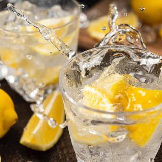 We have many lemon sours available! Small and large banquets are also welcome!