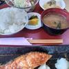 和食処 一歩芽 - 銀鮭塩焼定食。900円。