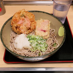 Hakone Soba - 新生姜のミニかき揚げ天と厚切りベーコン天そば650円