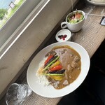 Umie - カレーランチは、サラダとドリンク付き