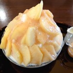 DAIBAN COFFEE cafe - 別の日：桃のかき氷1,580円✨行くたびに品種が異なり楽しみ。とっても甘くてとろける桃です♡