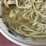 ラーメン二郎 - 液体油タップリ。