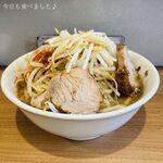 ラーメン荘 地球規模で考えろ - ラーメン（麺300グラム）
            野菜マシマシ
            ニンニク入れる
            アブラぬき
            ※期待ハズレ。。。