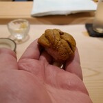 鮨 なんば - 赤雲丹 (1貫1万円)