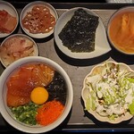 Gangjang salmon set meal