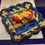 野嵯和 - 蒸し鮑と肝　トマト　パン生地