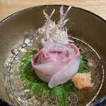 鄙の宿 金宇館 - お造り、信濃雪鱒、安曇野で養殖、もみじおろし、茗荷の千切り、真鯛やヒラメのような白身、脂もほんのりとのって淡水魚とは思えない。