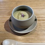 鄙の宿 金宇館 - 焼きなすの茶碗蒸し、茄子のすり流しがかかり、下には冷やした茶碗蒸しがあり夏らしい一品。