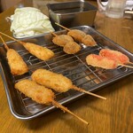 Kushikatsu Dote Uraban - 鶏、豚、しいたけ、赤ウインナー