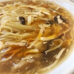京華飯店 - 酸辣湯麺