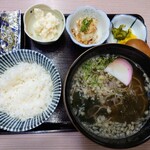 信濃 - 令和5年8月
ランチタイム(11:30〜13:00)
しなの定食 650円
蕎麦、ご飯、漬けもの、味付け海苔、ポテトサラダ、冷奴