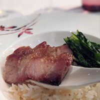広東料理 センス - 窯焼き叉焼。ジューシー！旨味どかーん！ではなく、咀嚼するごとにじわじわと旨味を感じる叉焼。ただ、窯焼きの技術より、若干日が通り過ぎている気もしました。