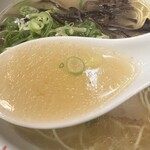 Ichibandaka Ramen Izakaya - クリアなスープ