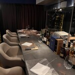 Orso Polare - ゆったりとしたカウンターにてお酒と向き合える場をご提供しております。