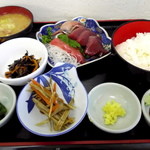 横浜魚市場卸協同組合 厚生食堂 - 刺身定食@700円です