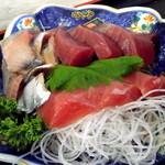 横浜魚市場卸協同組合 厚生食堂 - 刺身はこれだけの量です
