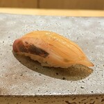 鮨 神楽 - 縞鯵　醤油漬け