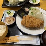 Hamaya Shokudou - ロースとんかつ定食中1400円
