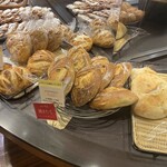 メゾンカイザー - ピスタチオのパン