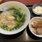 広東料理 海港美食 - ワンタン麺(香港麺)のセット