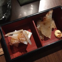 豊和 表参道 - 梅水晶と蒲鉾、エイヒレ炙り