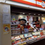 水信ブルック - 桜木町駅売店　崎陽軒焼売　２箱お土産　東京回りで　帰ります  後に一個は　東京駅で千ちゃんのお土産に^⁠_⁠^