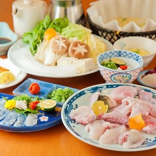 自慢のふぐ料理が堪能できるお得なコースを複数用意！飲み放題も