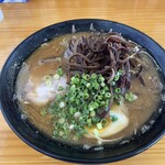 豚骨ラーメン 新井商店 - 豚骨ラーメン¥900、替玉￥100×2回