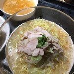 天厨菜館 - よだれ鶏つゆそば　竹筒炒飯・スープ・漬物付　1,020円　茶色のタレは少し甘みがあり、大好きなつゆの味を乱すので無しにしてもらった