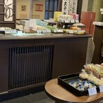 大極殿本舗 - お店の中