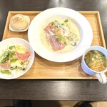 216122128 - 冷製カルボナーラ・ベーコン添えのランチ