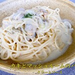 パスタアンドコーヒー・プレッツェモーロ - カキとマッシュルームのパスタ（太麺・クリームソース）