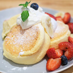 FLIPPER'S  - 　奇跡のパンケーキ フレッシュフルーツ 1650円