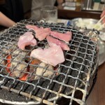 塩ホルモン 炭や 札幌駅西口店 - 焼いてます。