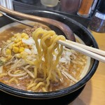 味噌ラーメン専門店 日月堂 - 麺も伝統的