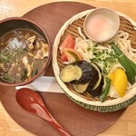 Yuidama - 夏野菜のスパイスカレーつけうどん
                        太麺
                        1430円