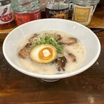 らいよはうす - 焼き豚ラーメン(1,200円、斜め上から)