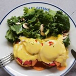 smoked salmon eggs benedict