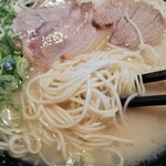 博多ラーメン清水屋 - 博多ラーメン 690円