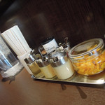 いずみ家 - メニュー＆卓上調味料