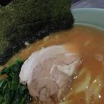 いずみ家 - らーめん中＆味玉＆ほうれん草＠ズームアップ