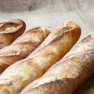 テイクアウト可◎風味豊かな本格《焼き立てパン》を召し上がれ